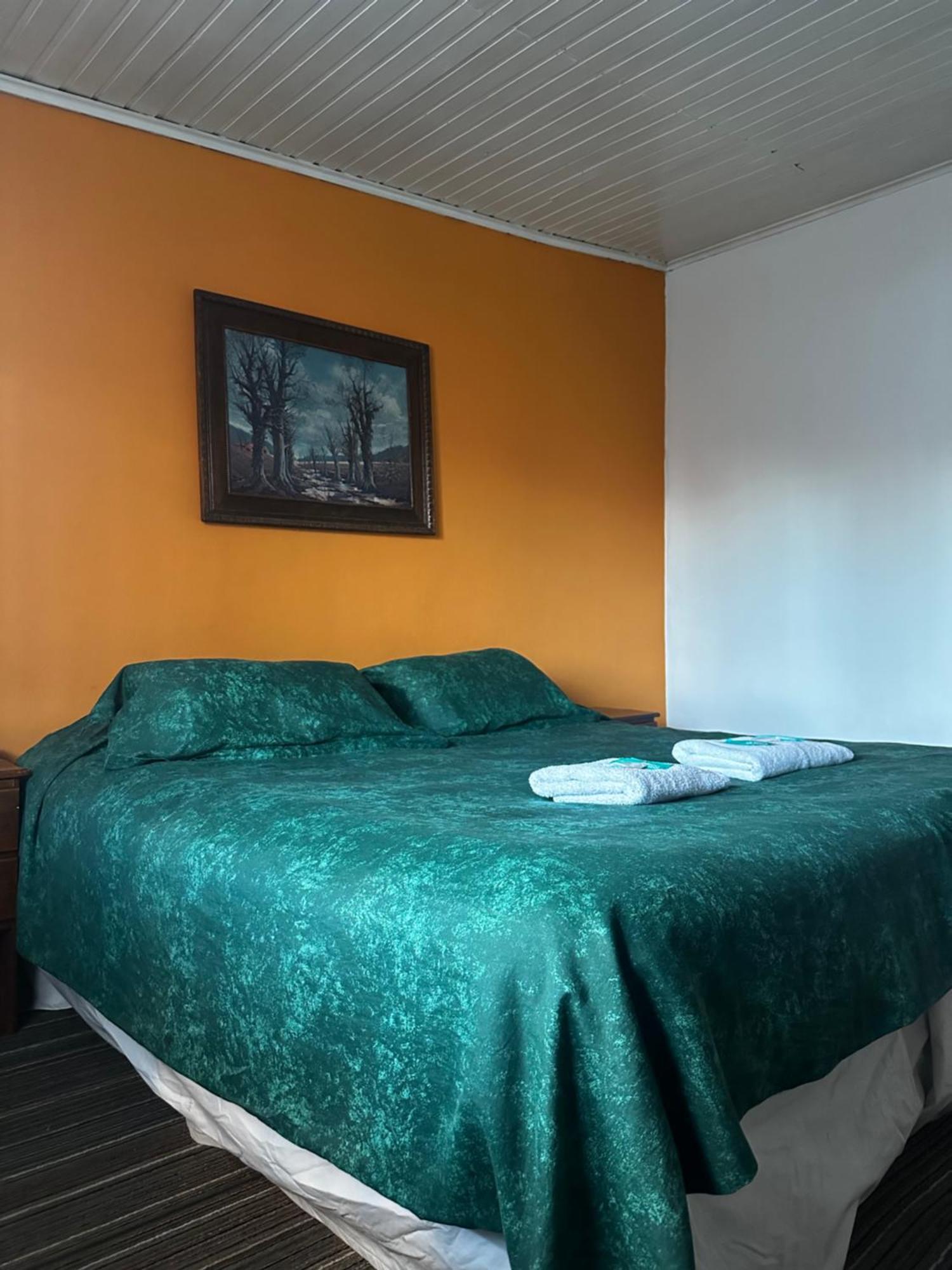 Hotel Amancay, Hostal Patagonico El Calafate Esterno foto